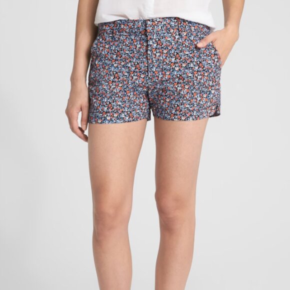 GAP Pants - Gap 3" Khaki Shorts Size 6 Ditsy Floral